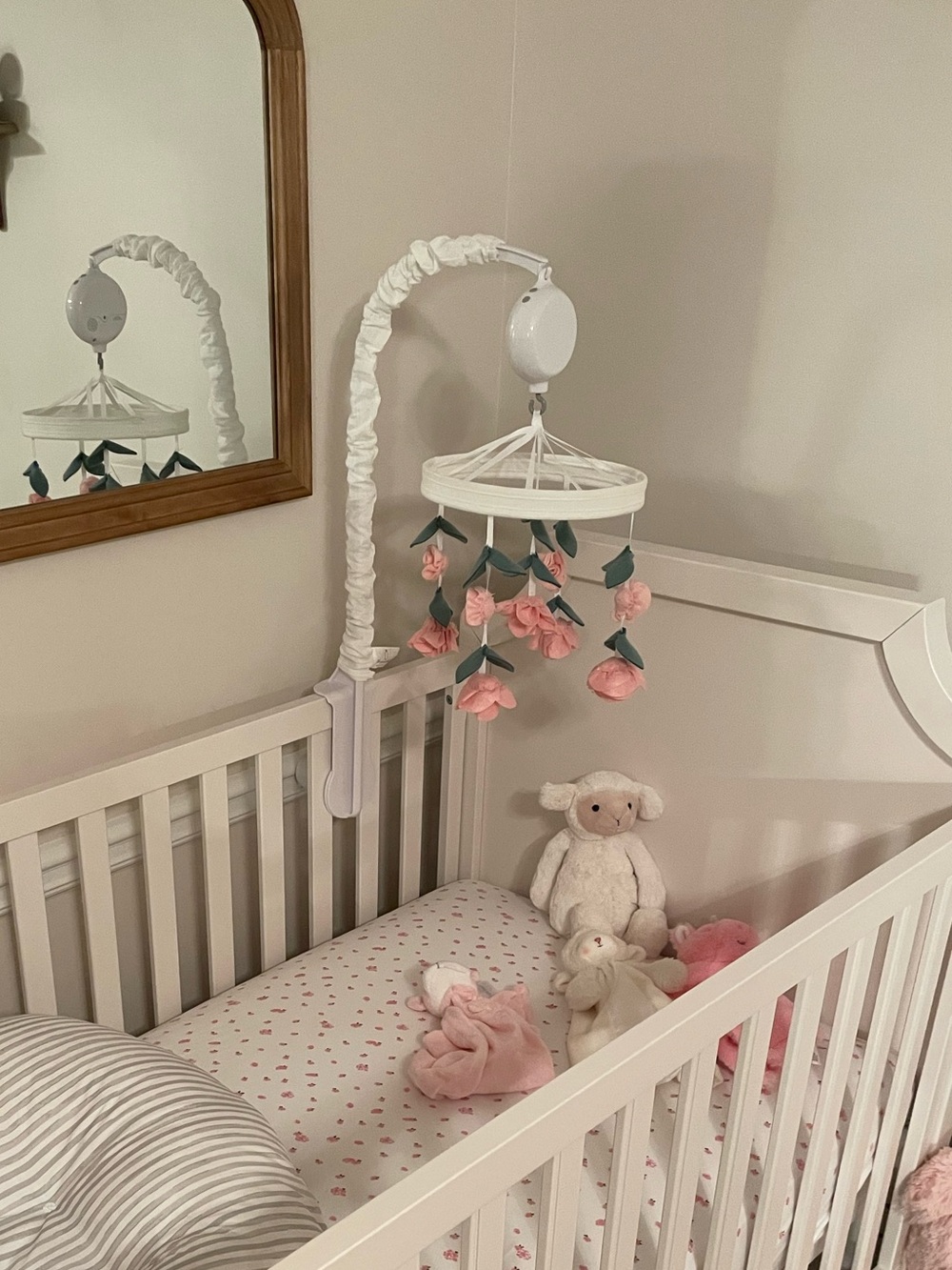 The Peanutshell Farmhouse Musical Crib Mobile - Rose Ring